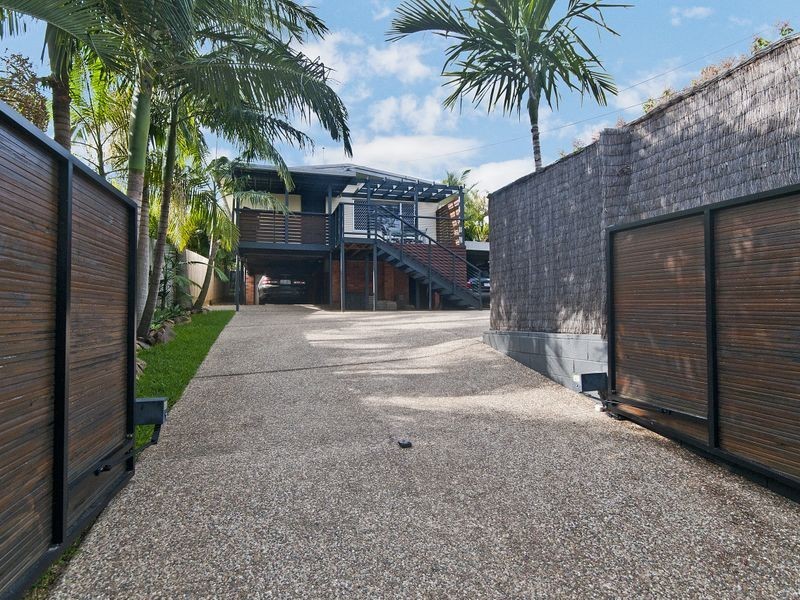 4 Chirn Lane, Labrador QLD 4215