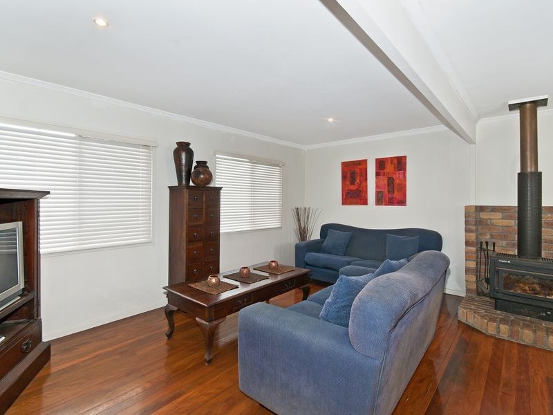 4 Chirn Lane, Labrador QLD 4215