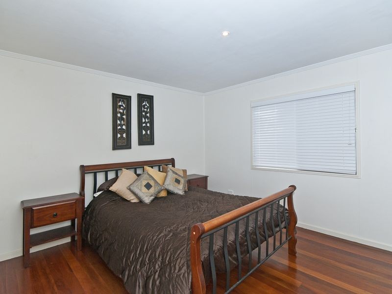 4 Chirn Lane, Labrador QLD 4215