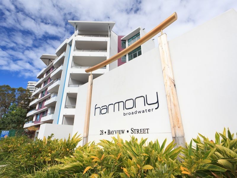 i 11/28 Bayview Street, Runaway Bay QLD 4216
