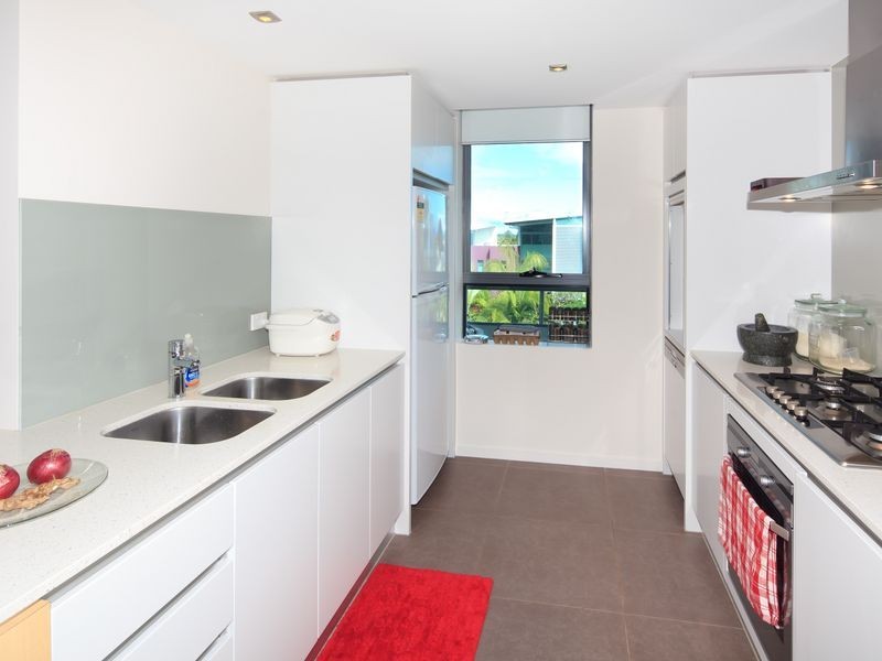 i 11/28 Bayview Street, Runaway Bay QLD 4216