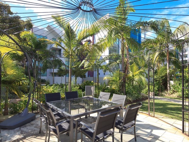 i 11/28 Bayview Street, Runaway Bay QLD 4216