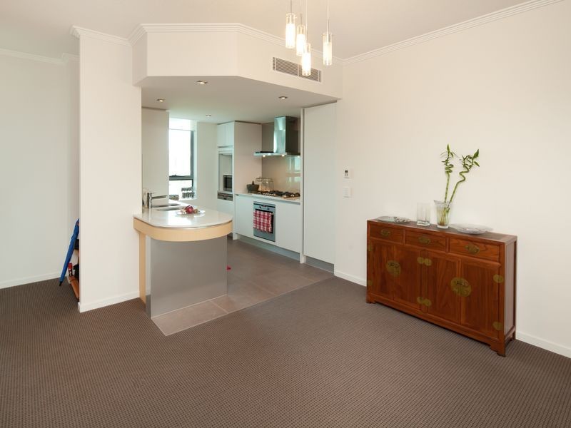 i 11/28 Bayview Street, Runaway Bay QLD 4216