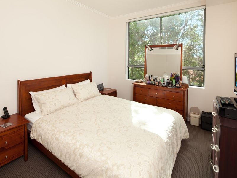 i 11/28 Bayview Street, Runaway Bay QLD 4216