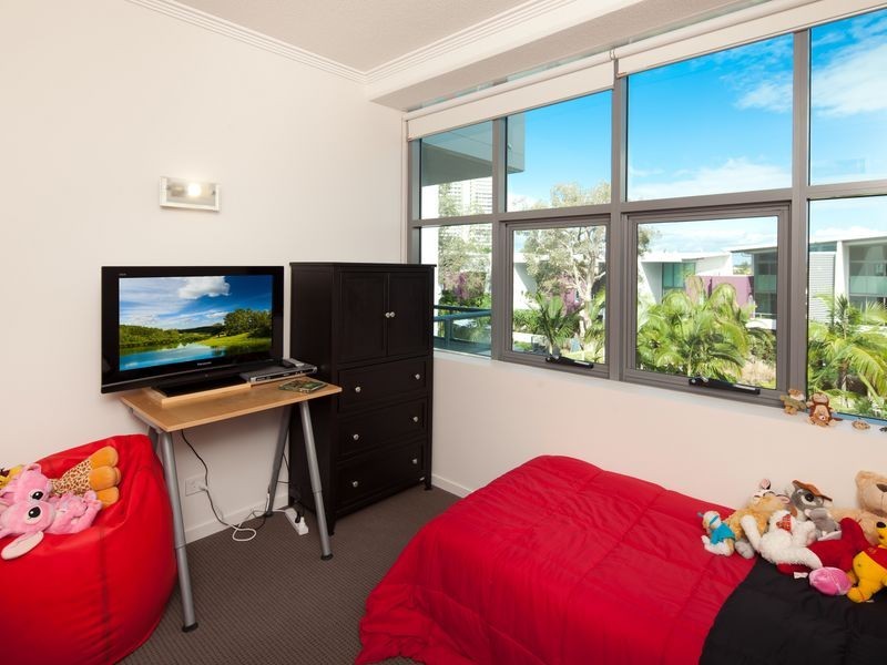 i 11/28 Bayview Street, Runaway Bay QLD 4216
