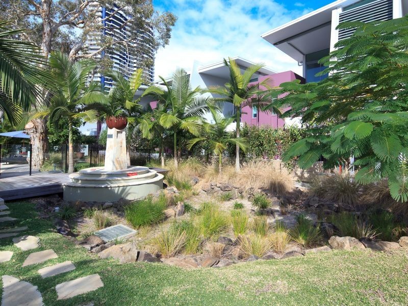 i 11/28 Bayview Street, Runaway Bay QLD 4216