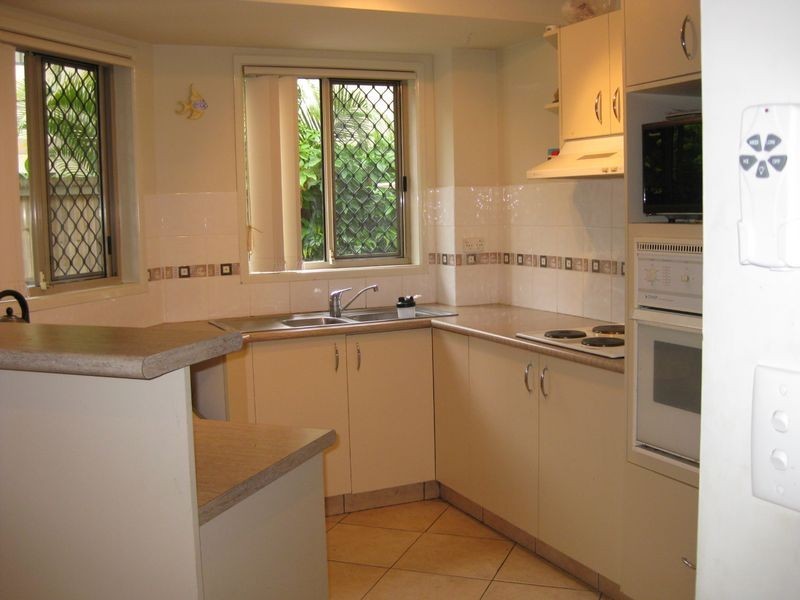 2/12 Gordon Street, Labrador QLD 4215