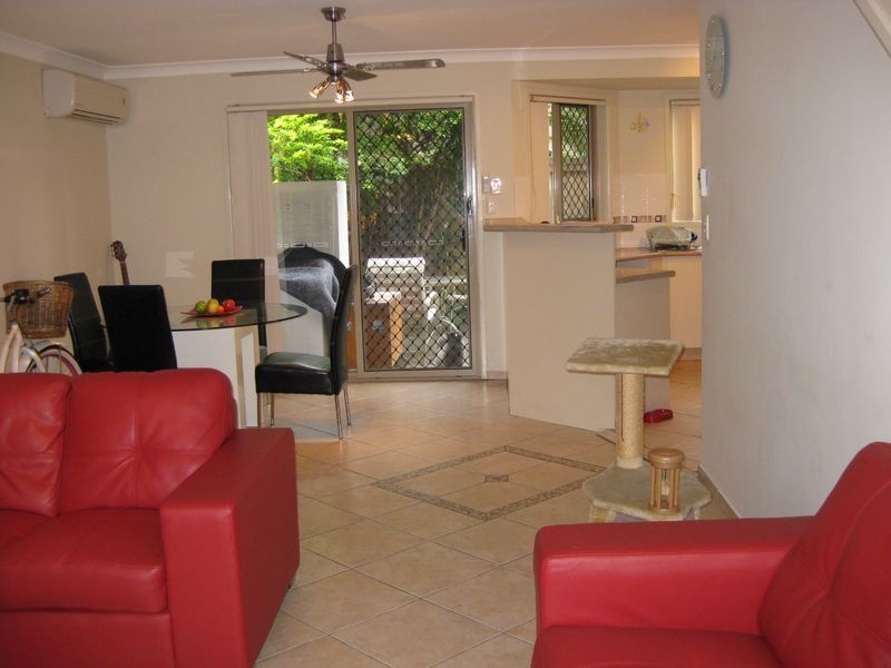 2/12 Gordon Street, Labrador QLD 4215