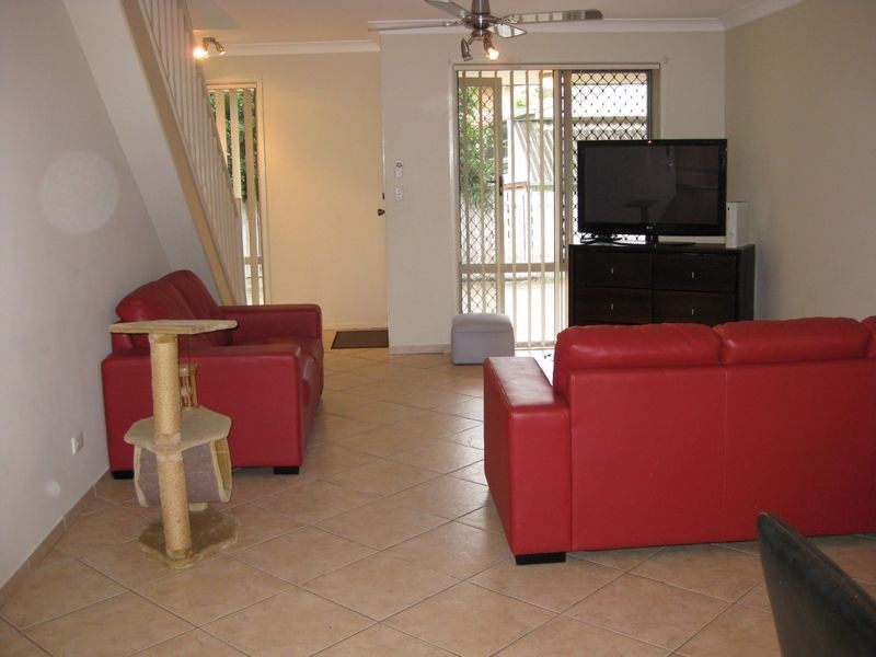 2/12 Gordon Street, Labrador QLD 4215