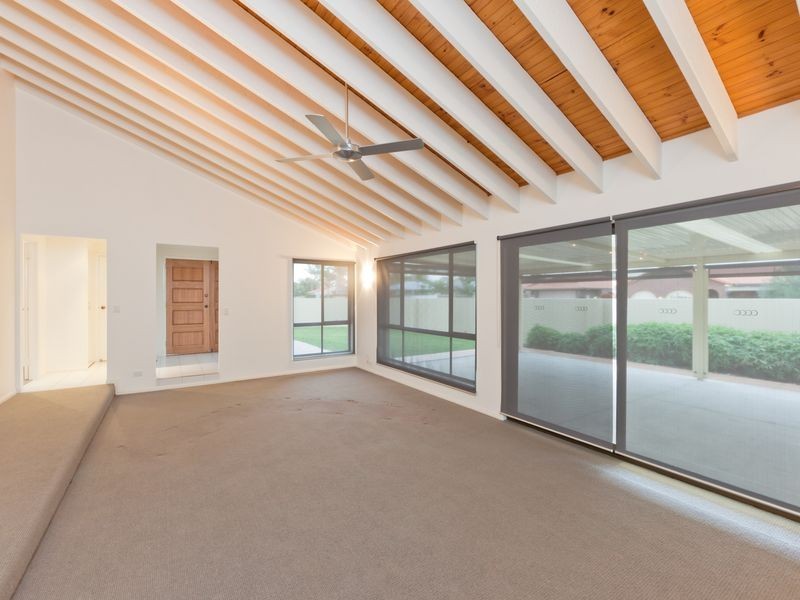 2 Walter Raleigh Crescent, Hollywell QLD 4216