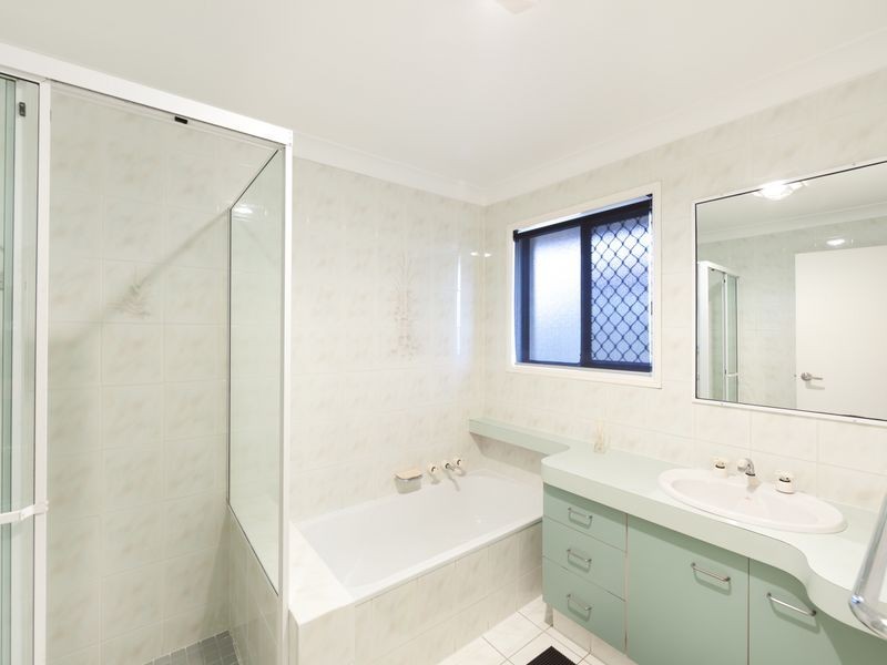 2 Walter Raleigh Crescent, Hollywell QLD 4216