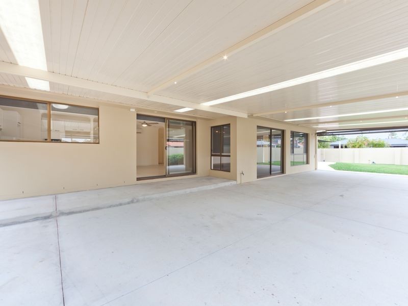 2 Walter Raleigh Crescent, Hollywell QLD 4216