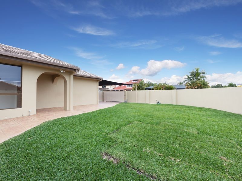 2 Walter Raleigh Crescent, Hollywell QLD 4216