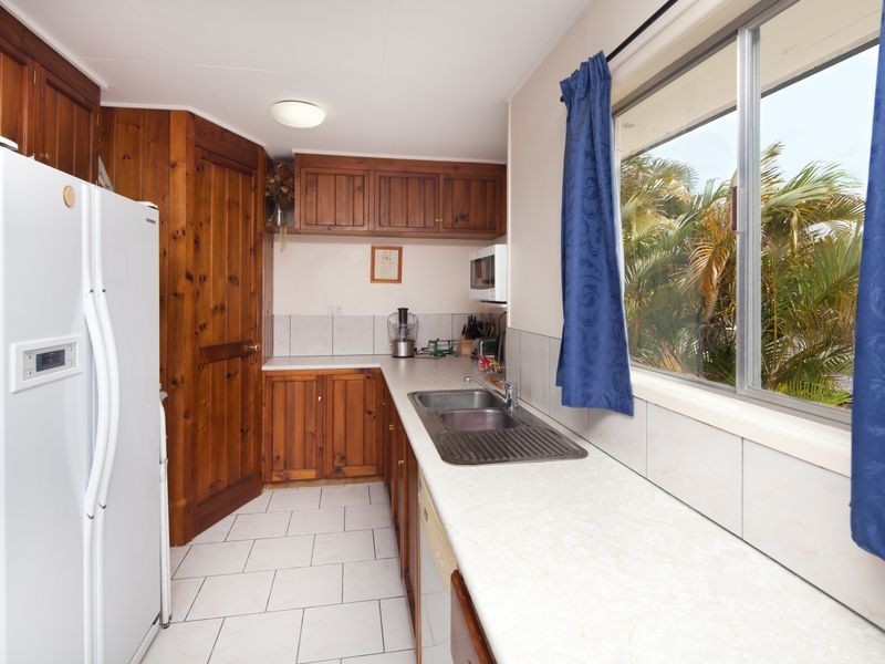 4 Beitz Avenue, Labrador QLD 4215