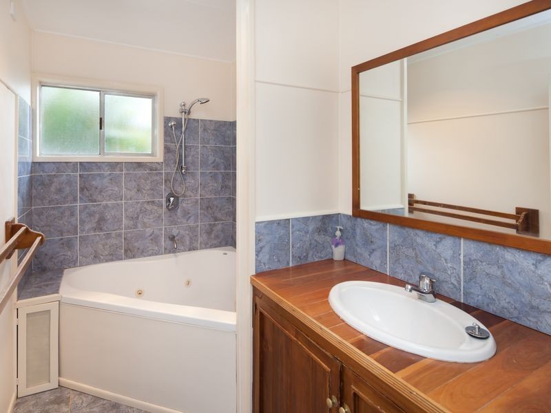 4 Beitz Avenue, Labrador QLD 4215