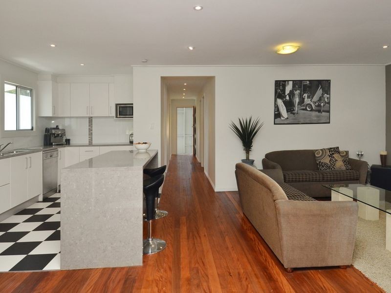 9 Vernon Avenue, Labrador QLD 4215