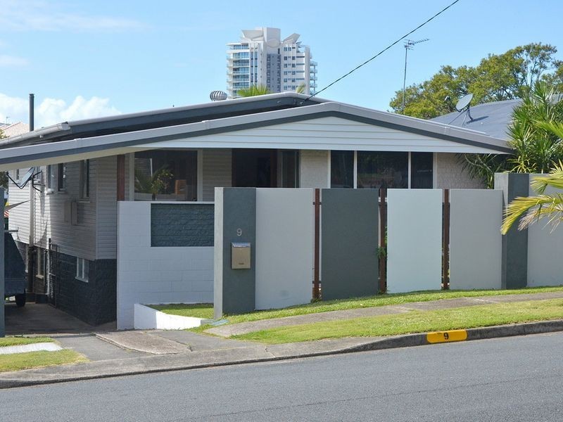 9 Vernon Avenue, Labrador QLD 4215