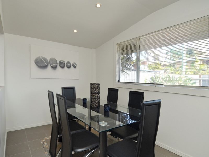 9 Vernon Avenue, Labrador QLD 4215