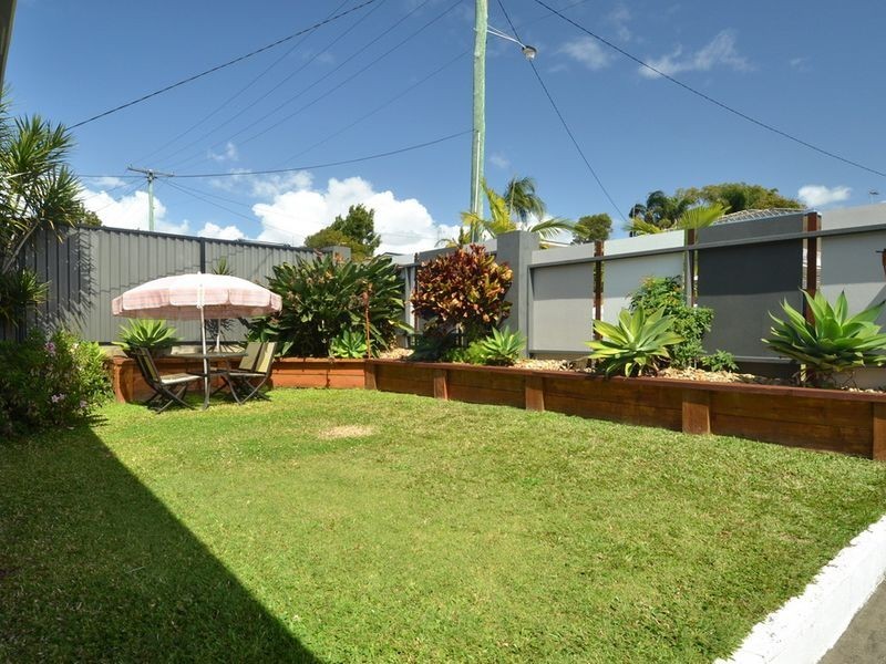 9 Vernon Avenue, Labrador QLD 4215