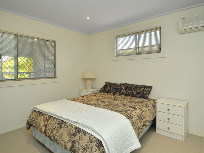 9 Vernon Avenue, Labrador QLD 4215