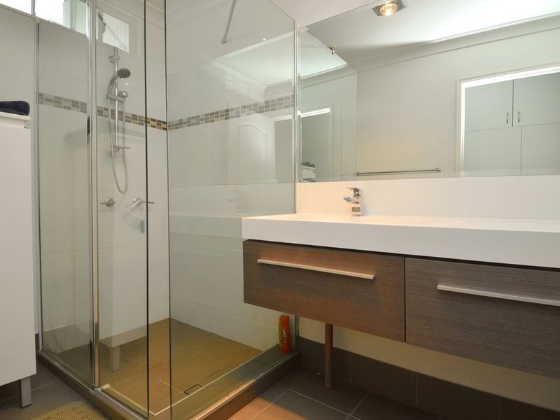 9 Vernon Avenue, Labrador QLD 4215