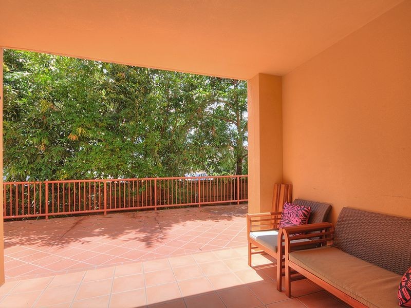 2/89 Frank Street, Labrador QLD 4215