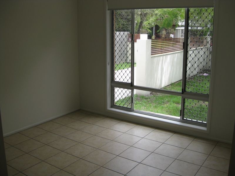 33 Deagon Drive, Runaway Bay QLD 4216