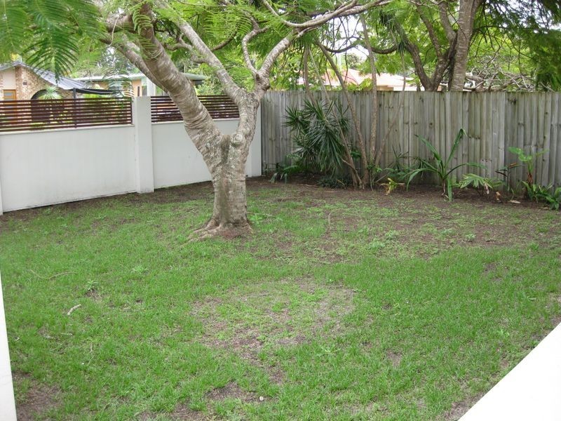 33 Deagon Drive, Runaway Bay QLD 4216