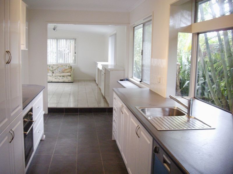 33 Clam Street, Runaway Bay QLD 4216