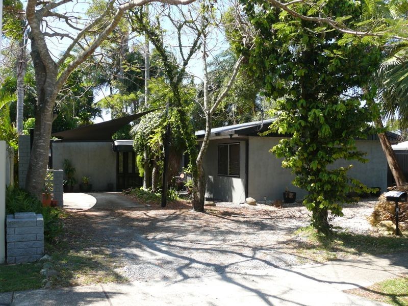 33 Clam Street, Runaway Bay QLD 4216