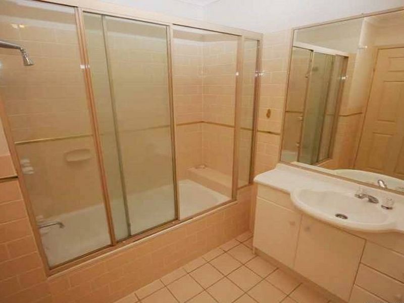 3/208 Scarborough Street, Southport QLD 4215