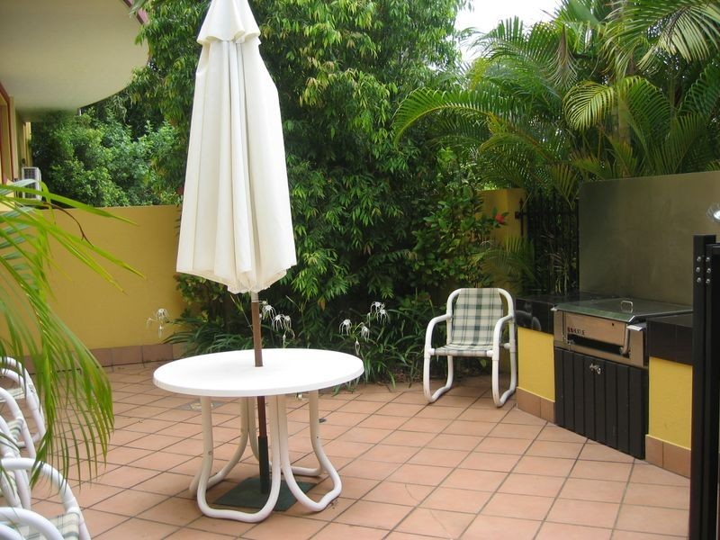 4/10 Bath Street, Labrador QLD 4215