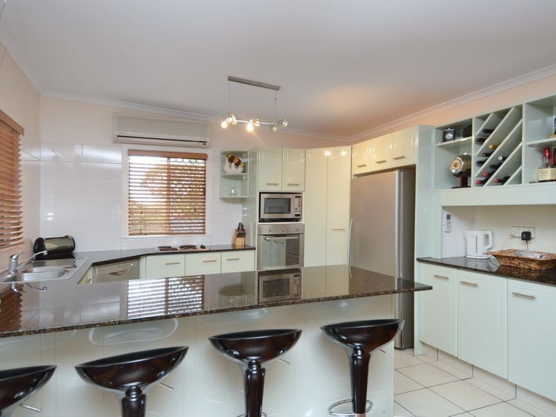 33 Heydon Avenue, Labrador QLD 4215