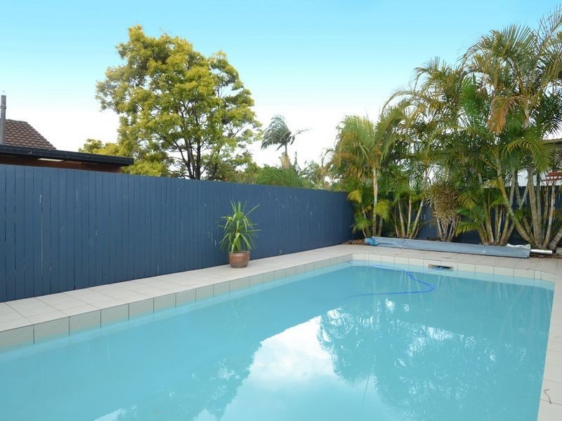 33 Heydon Avenue, Labrador QLD 4215