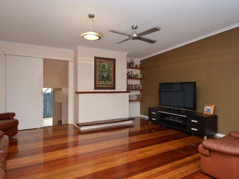 33 Heydon Avenue, Labrador QLD 4215