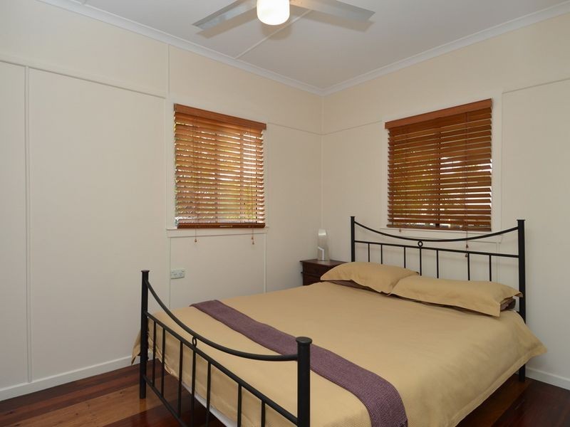 33 Heydon Avenue, Labrador QLD 4215