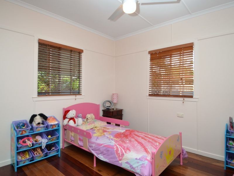 33 Heydon Avenue, Labrador QLD 4215