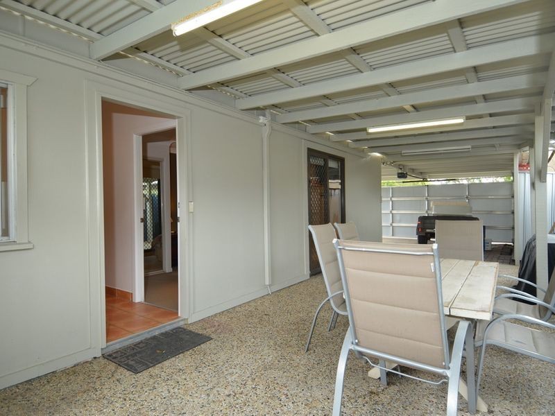 33 Heydon Avenue, Labrador QLD 4215