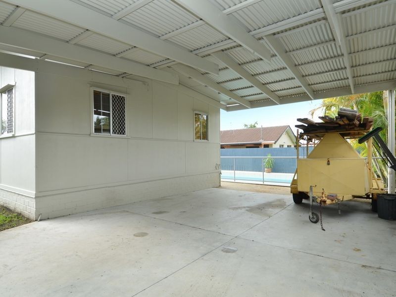 33 Heydon Avenue, Labrador QLD 4215