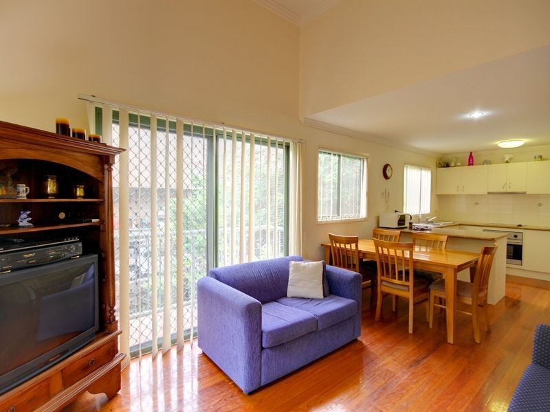 1/3-5 Bradford Street, Labrador QLD 4215