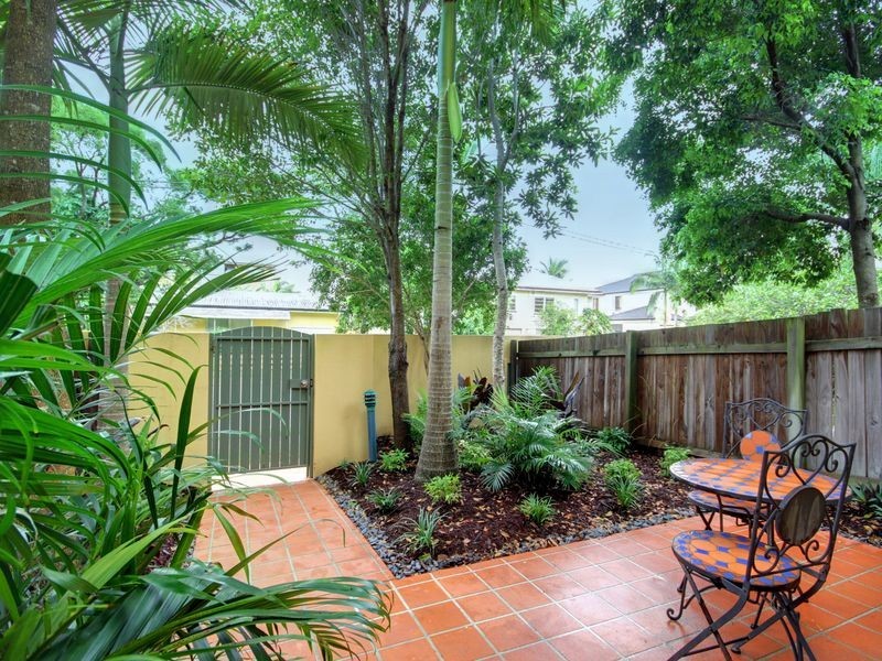 1/3-5 Bradford Street, Labrador QLD 4215