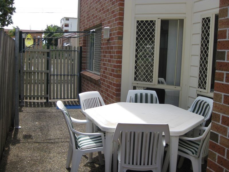 1/208 Scarborough Street, Southport QLD 4215