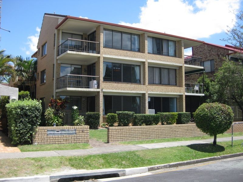 1/4 Broad Street, Labrador QLD 4215