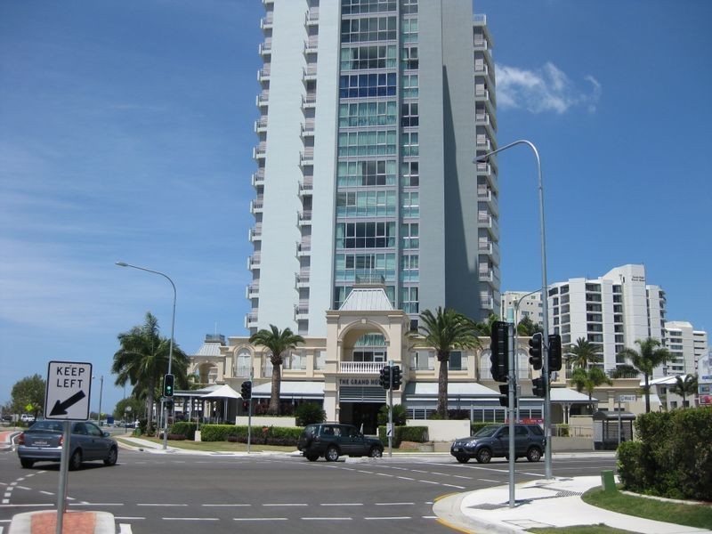 1/4 Broad Street, Labrador QLD 4215