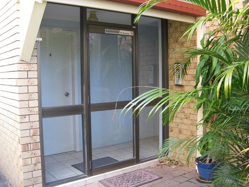 1/4 Broad Street, Labrador QLD 4215