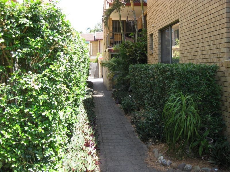 1/4 Broad Street, Labrador QLD 4215
