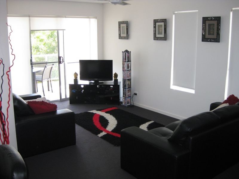 4/21 Middle Street, Labrador QLD 4215