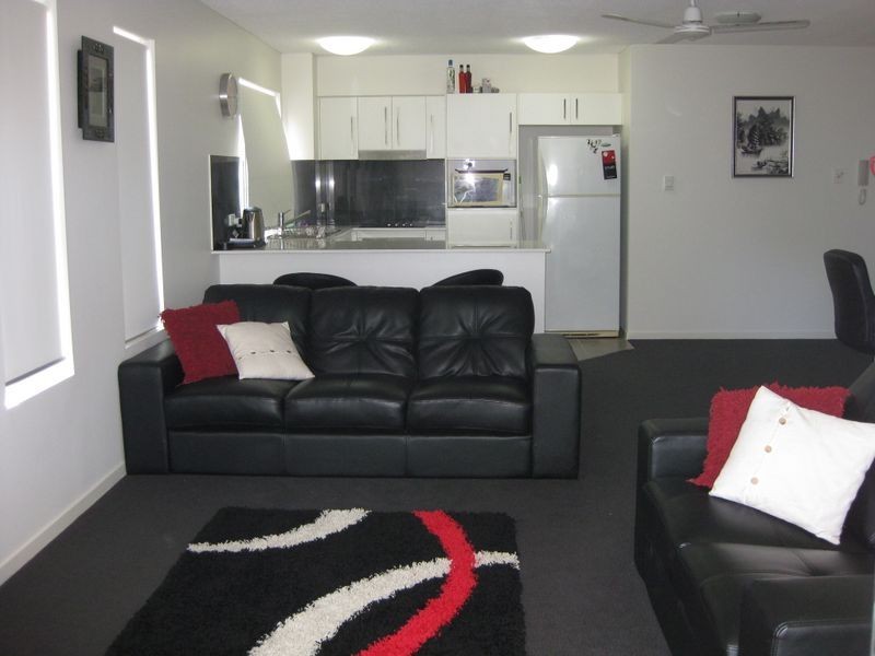 4/21 Middle Street, Labrador QLD 4215