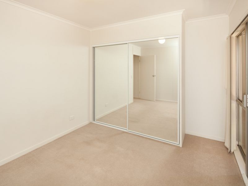 4/14 Central Street, Labrador QLD 4215