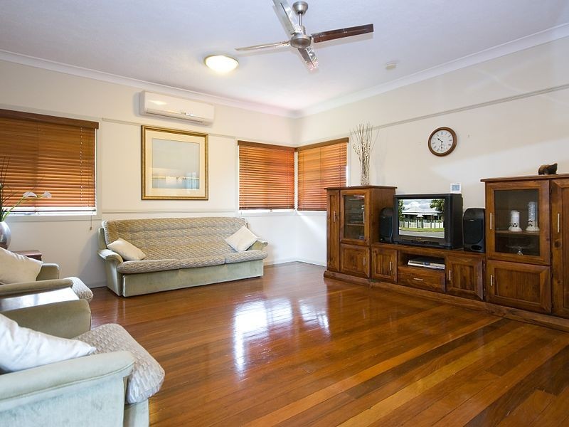 13 Mole Avenue, Southport QLD 4215